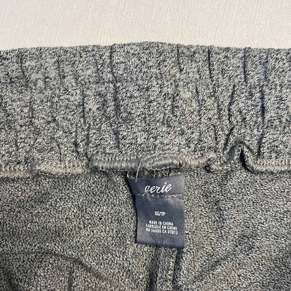🟠 Aerie Heather Gray Capri Sweatpants - Picture 6 of 8